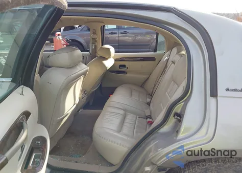 2000 Lincoln Town Car Executive из США, поврежденный, VIN 1LNHM81W7YY928809